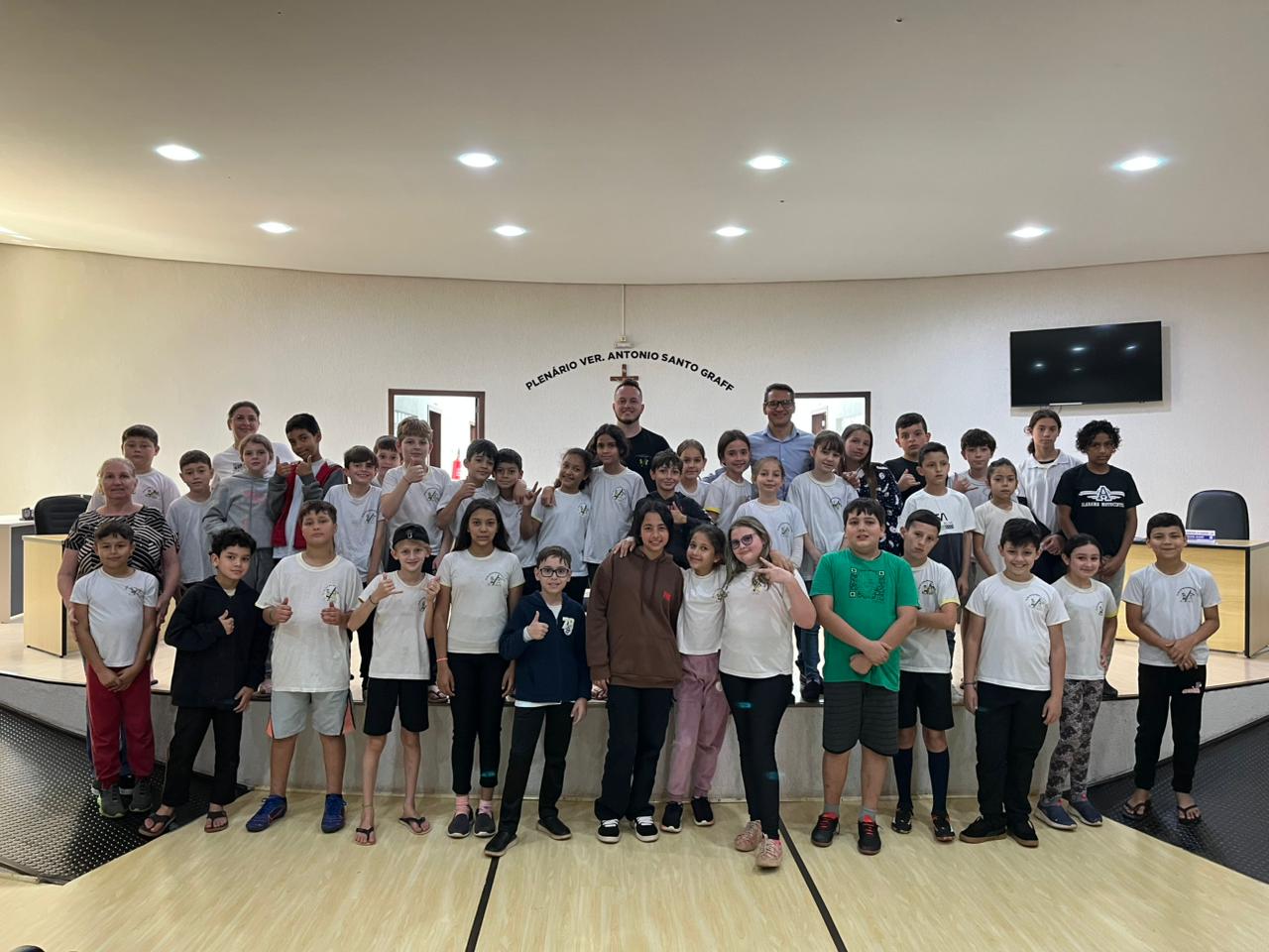 Alunos da Escola Nerci Potrick conhecem a Câmara Municipal em projeto sobre Justiça e Cidadania